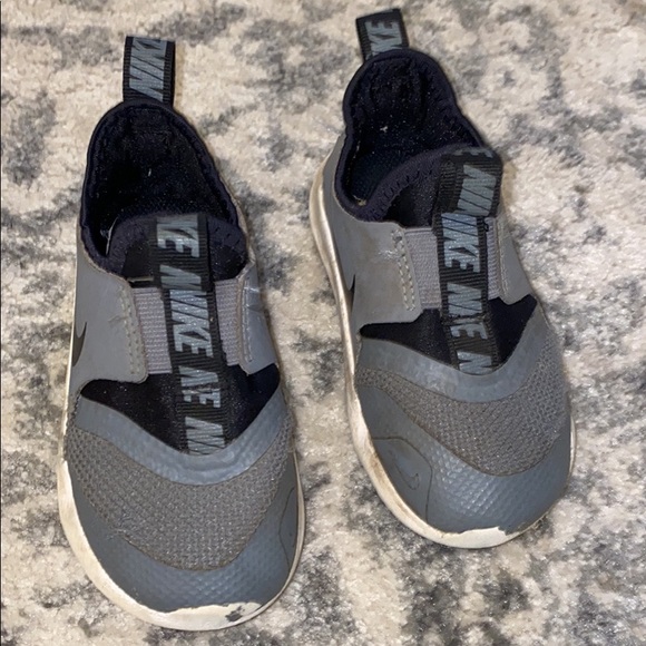 Nike shoes - Picture 1 of 6